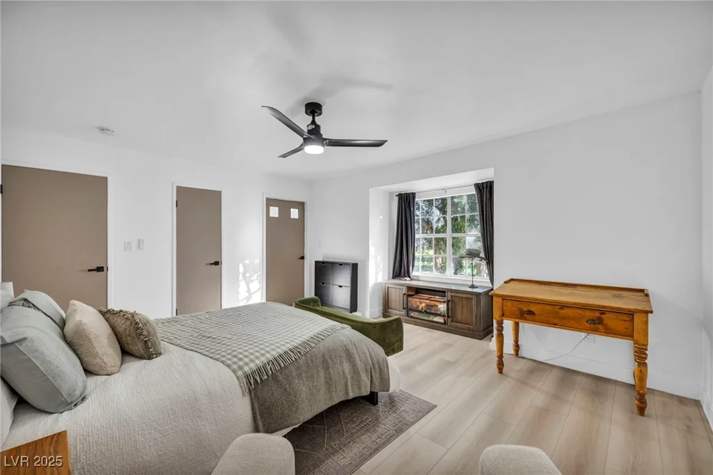 882 Tam O Shanter, Las Vegas, NV 89109