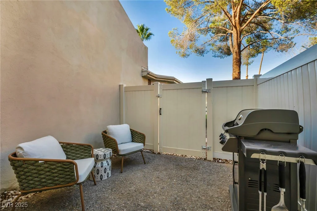 882 Tam O Shanter, Las Vegas, NV 89109