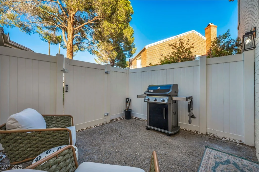 882 Tam O Shanter, Las Vegas, NV 89109