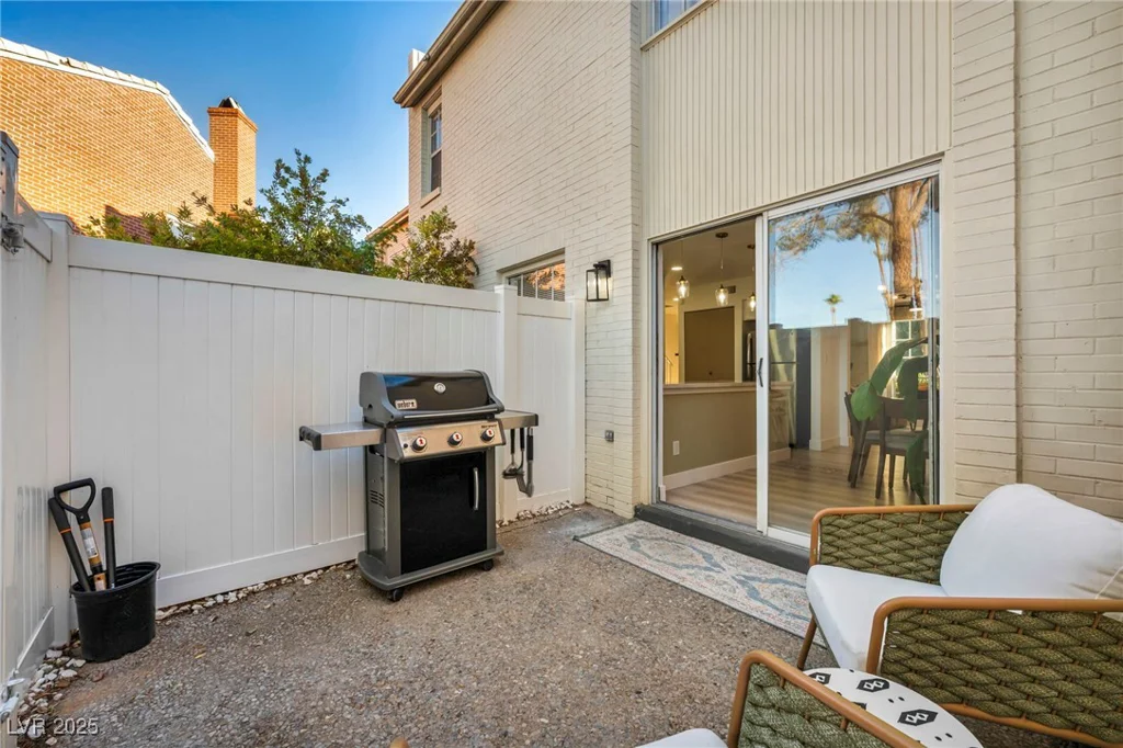 882 Tam O Shanter, Las Vegas, NV 89109