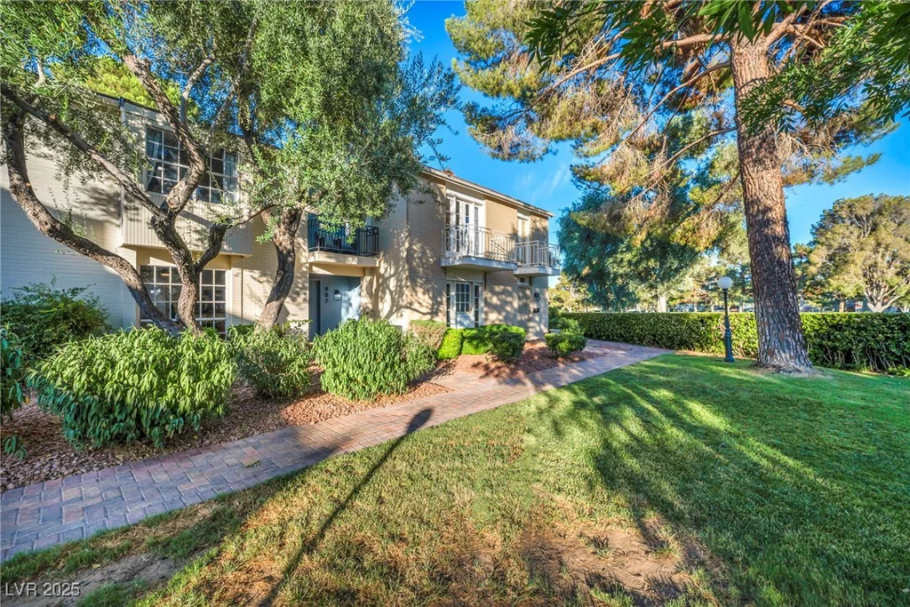 882 Tam O Shanter, Las Vegas, NV 89109