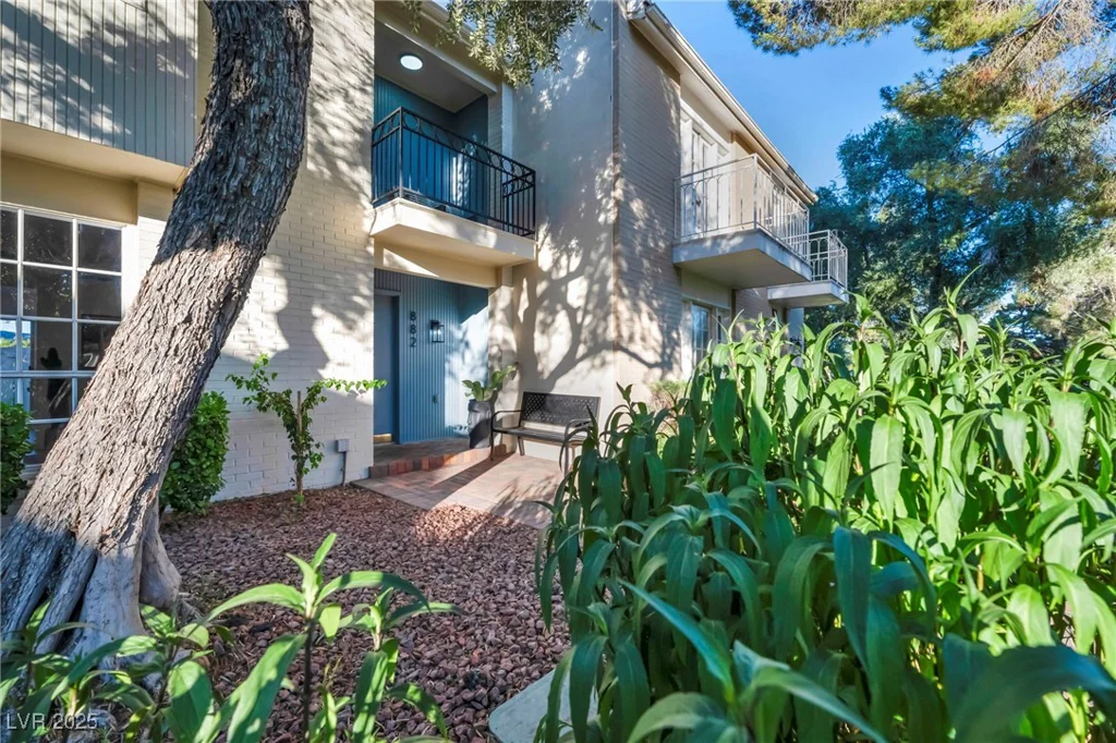 882 Tam O Shanter, Las Vegas, NV 89109