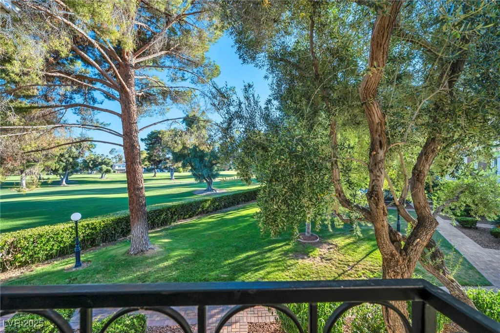 882 Tam O Shanter, Las Vegas, NV 89109
