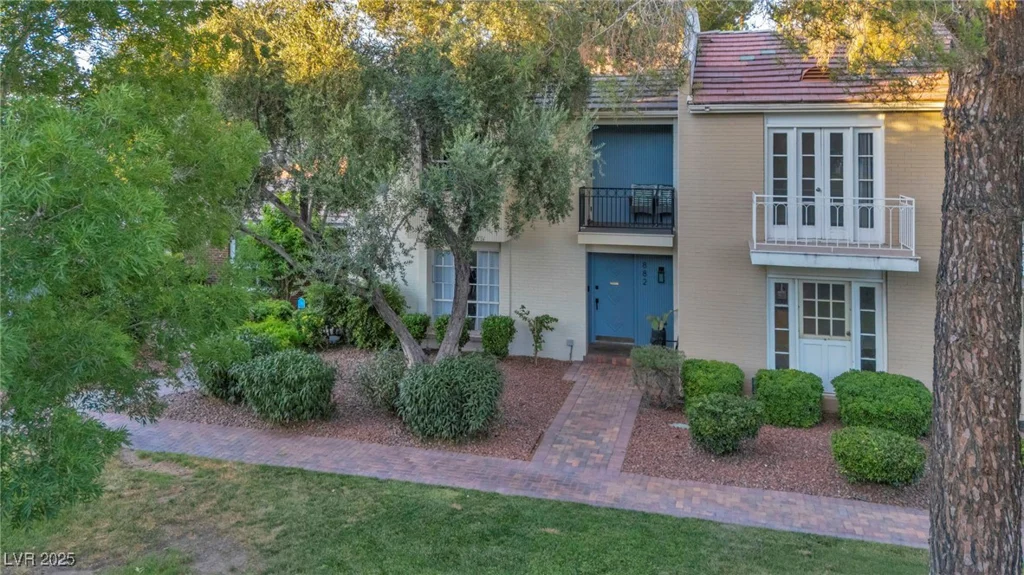 882 Tam O Shanter, Las Vegas, NV 89109