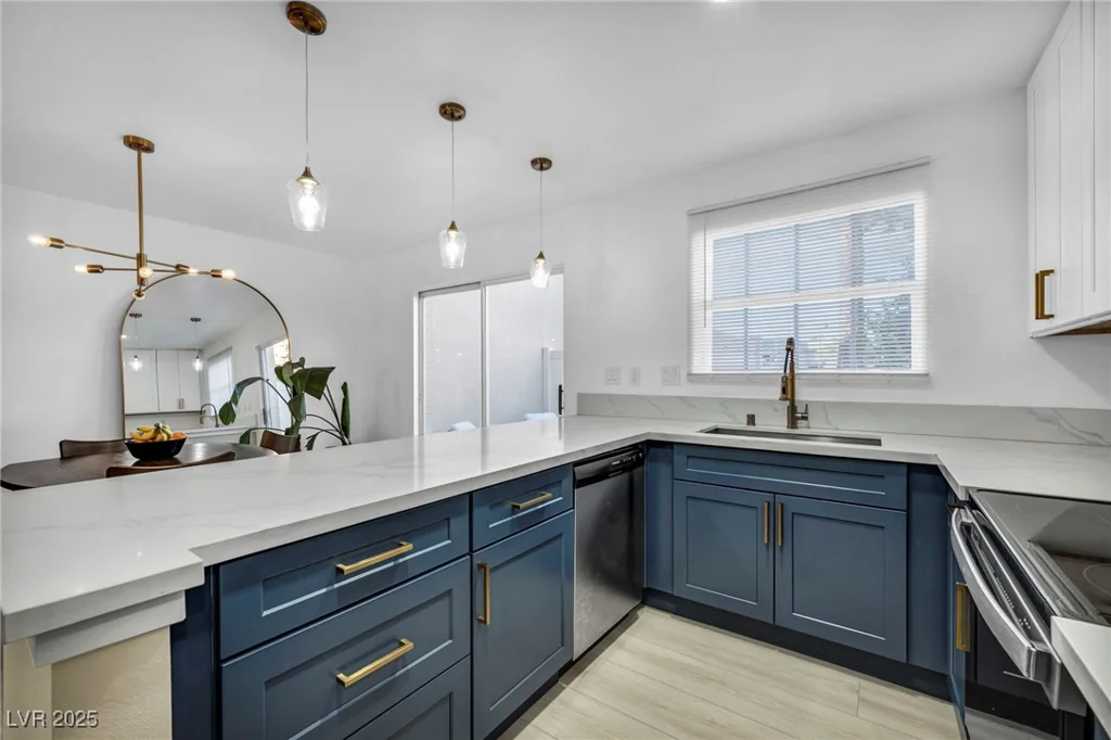 882 Tam O Shanter, Las Vegas, NV 89109