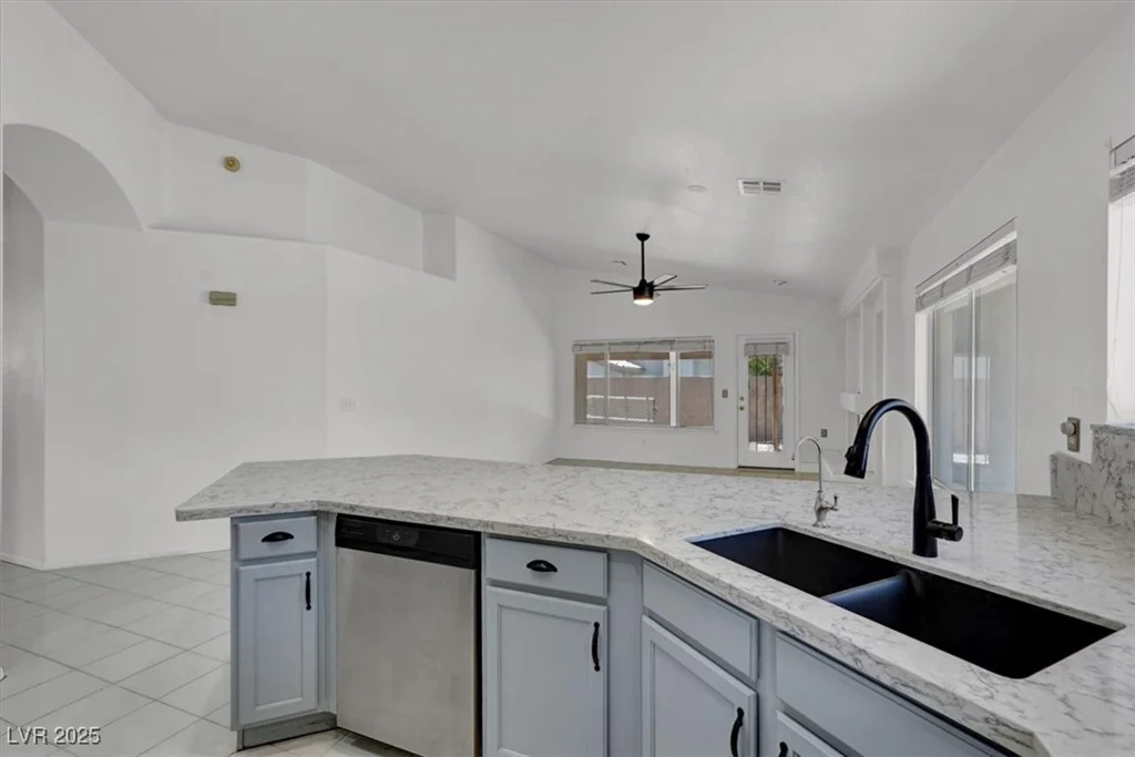 1613 Glenrosa, North Las Vegas, NV 89031