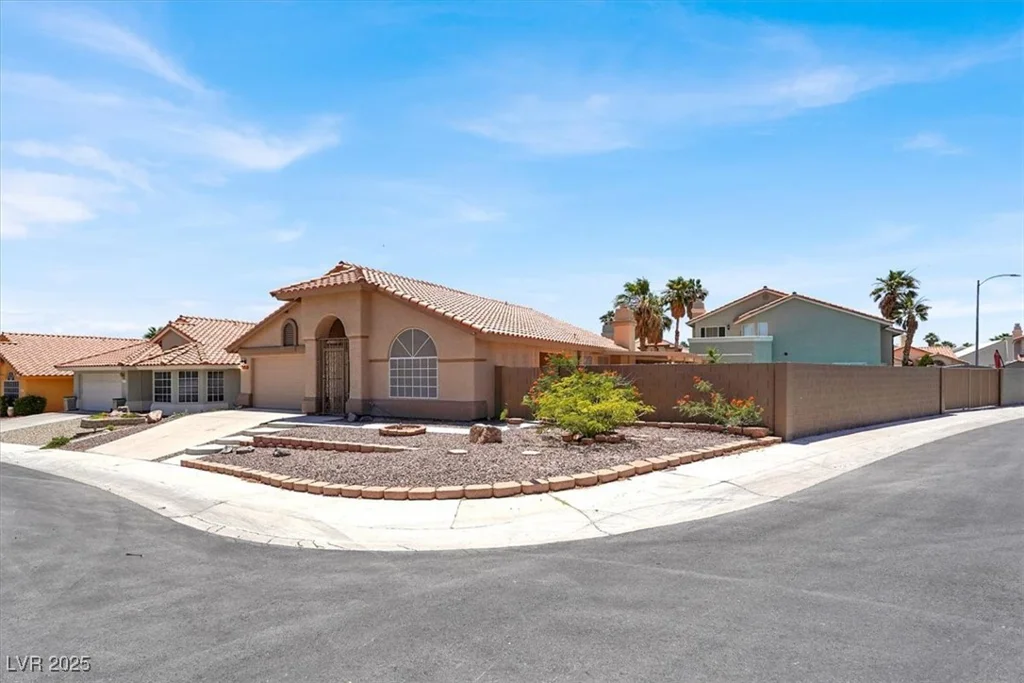 1613 Glenrosa, North Las Vegas, NV 89031