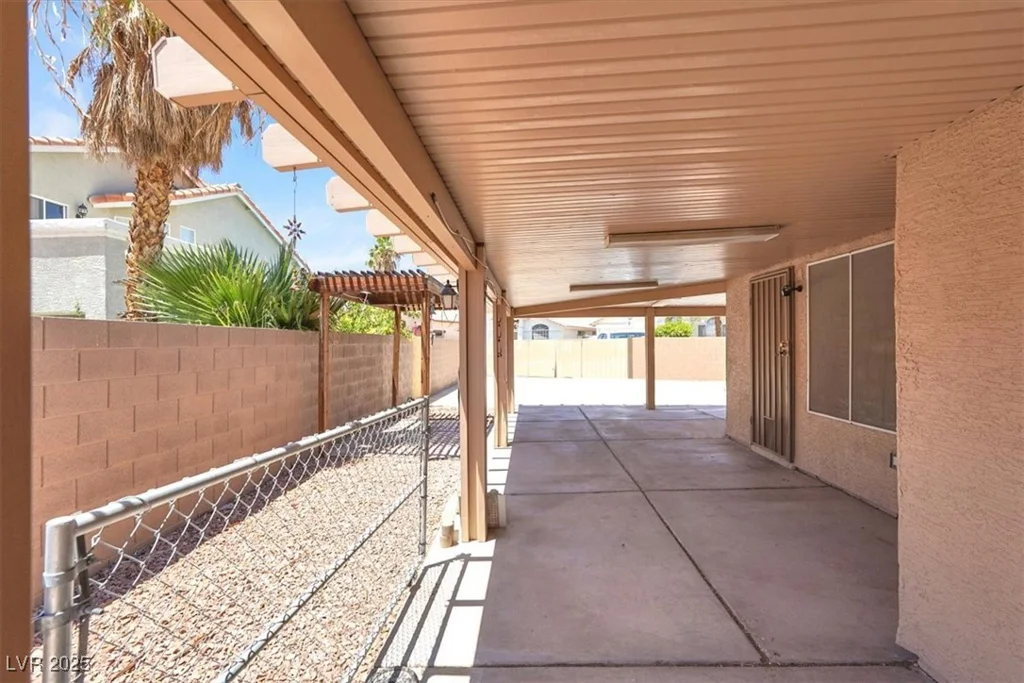 1613 Glenrosa, North Las Vegas, NV 89031