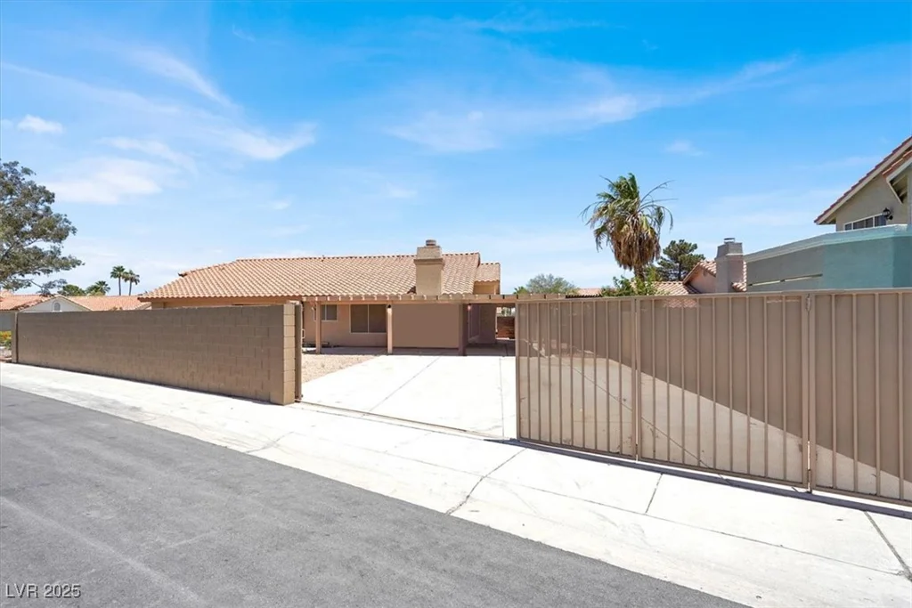 1613 Glenrosa, North Las Vegas, NV 89031