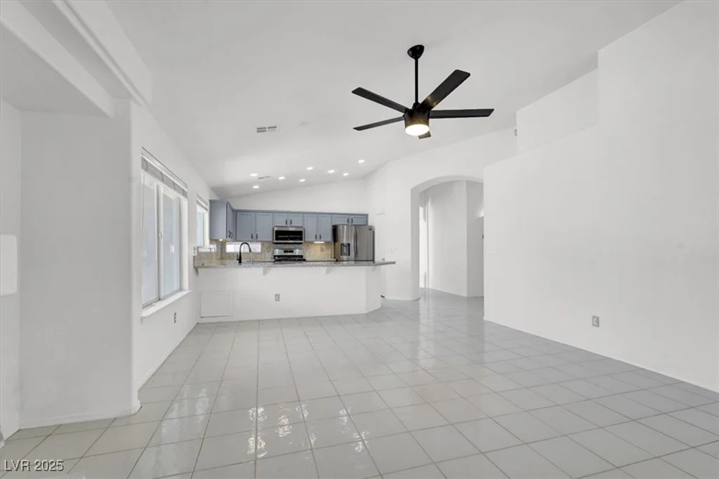 1613 Glenrosa, North Las Vegas, NV 89031