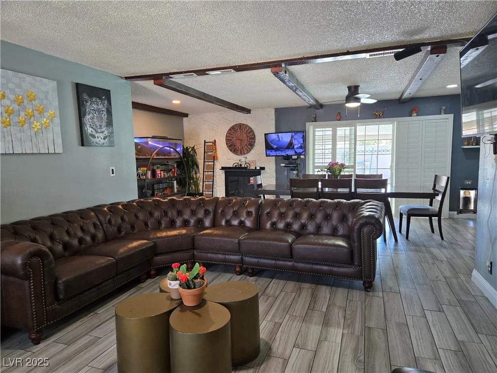 4823 El Tesoro, Las Vegas, NV 89121
