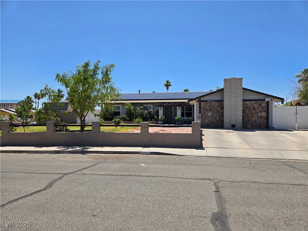 4823 El Tesoro, Las Vegas, NV 89121