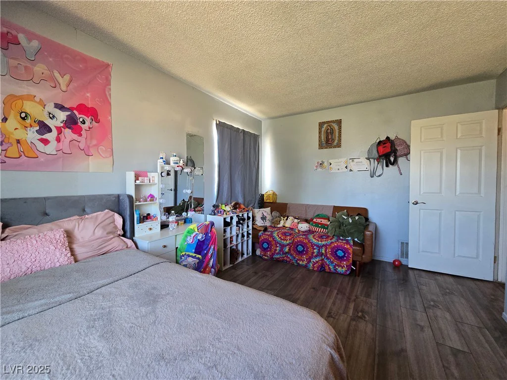 4823 El Tesoro, Las Vegas, NV 89121