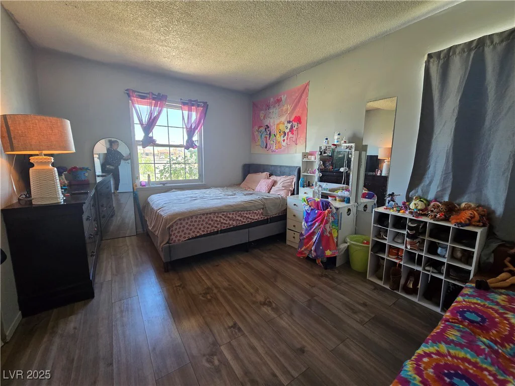 4823 El Tesoro, Las Vegas, NV 89121