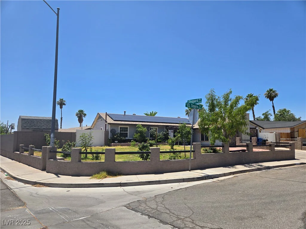 4823 El Tesoro, Las Vegas, NV 89121