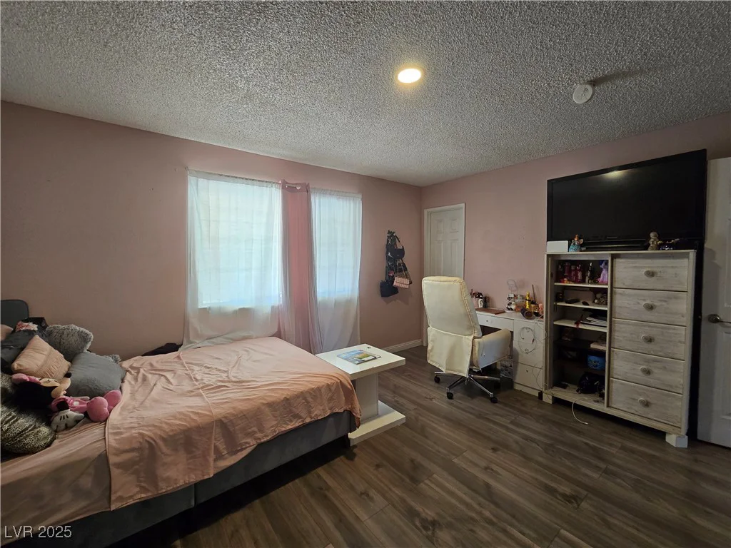 4823 El Tesoro, Las Vegas, NV 89121