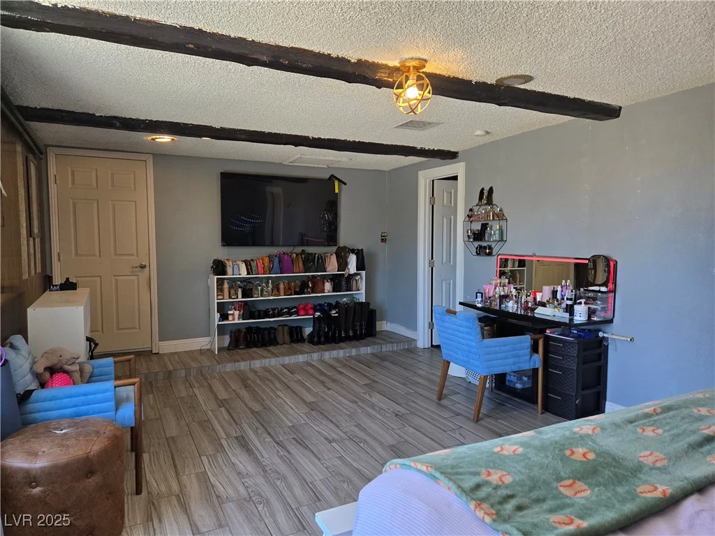 4823 El Tesoro, Las Vegas, NV 89121