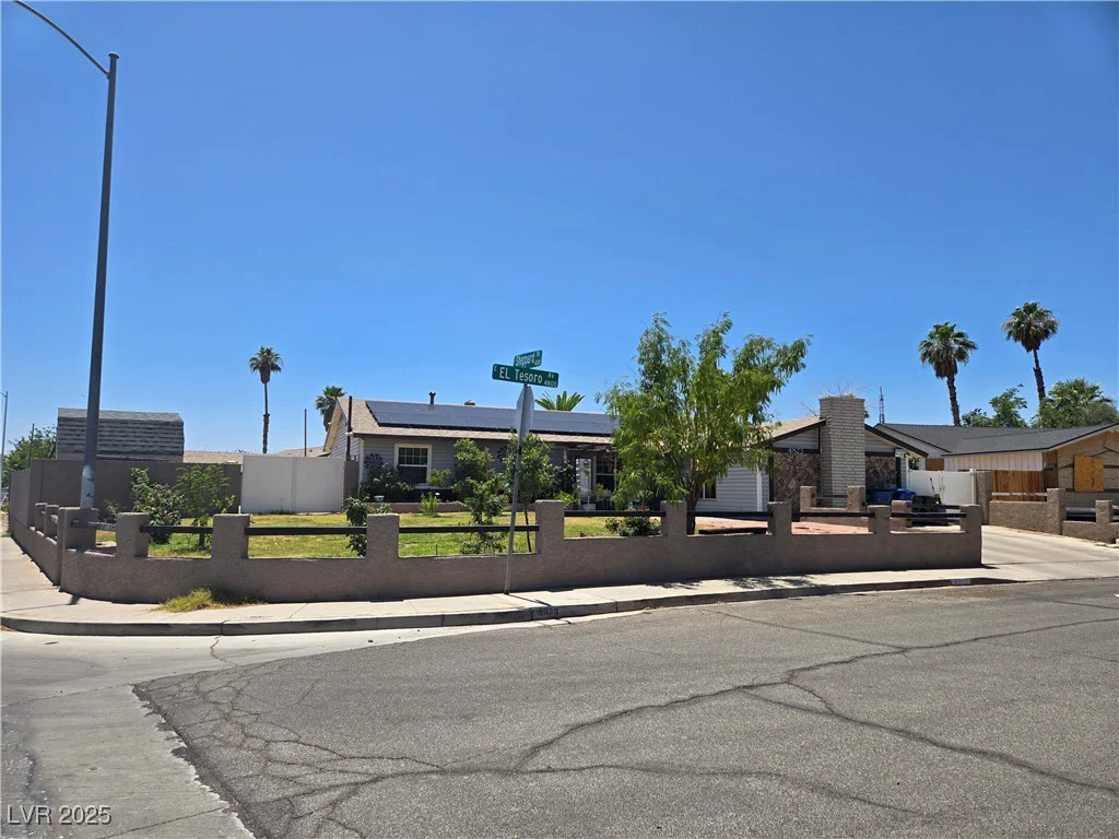 4823 El Tesoro, Las Vegas, NV 89121