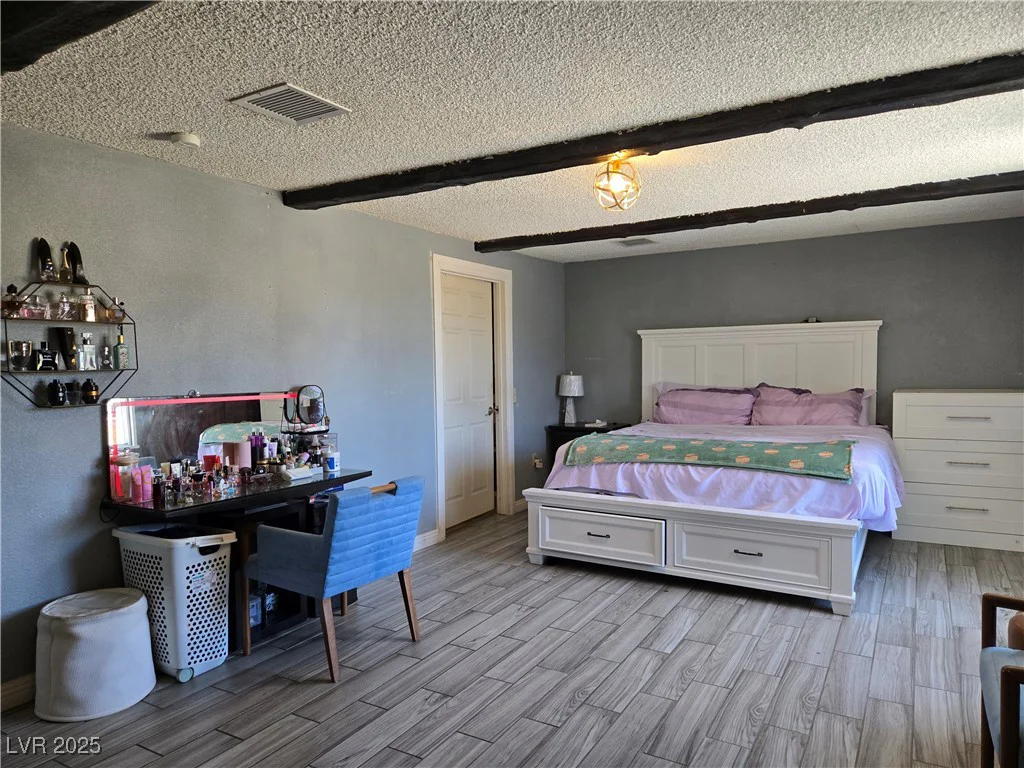 4823 El Tesoro, Las Vegas, NV 89121