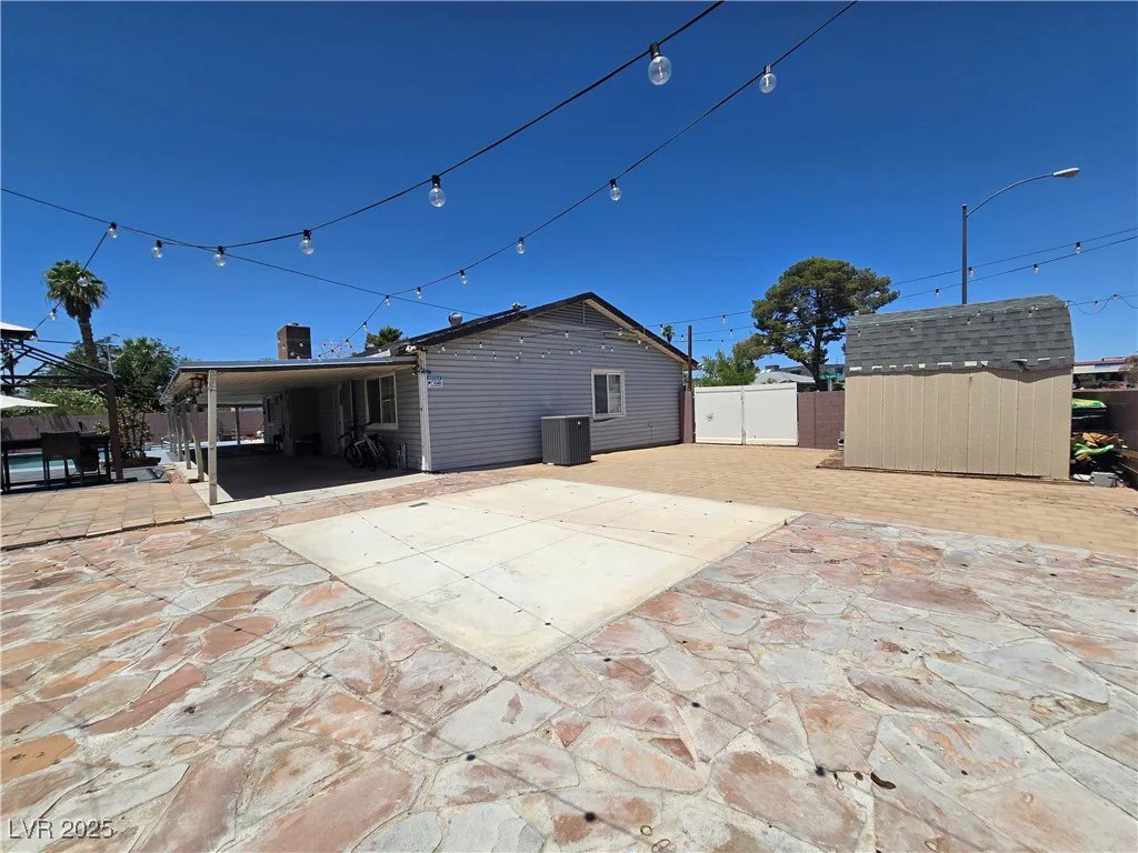 4823 El Tesoro, Las Vegas, NV 89121