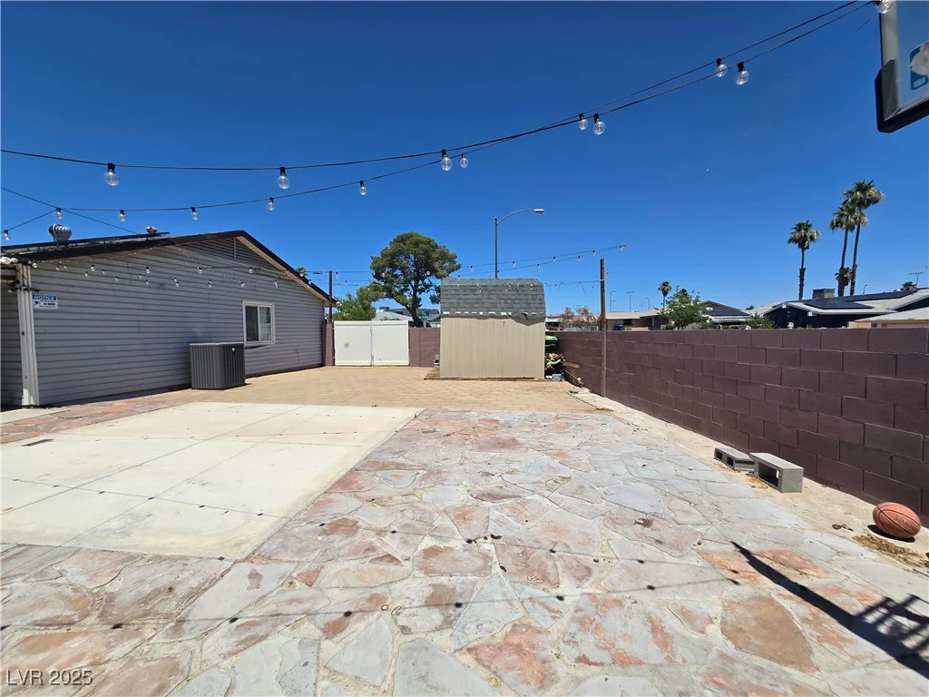 4823 El Tesoro, Las Vegas, NV 89121