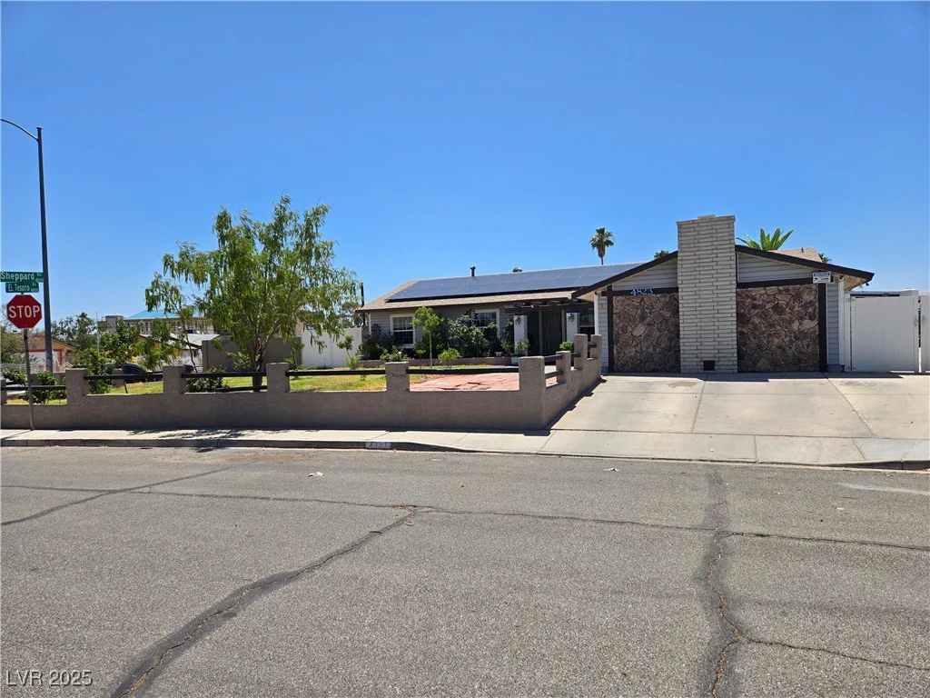 4823 El Tesoro, Las Vegas, NV 89121