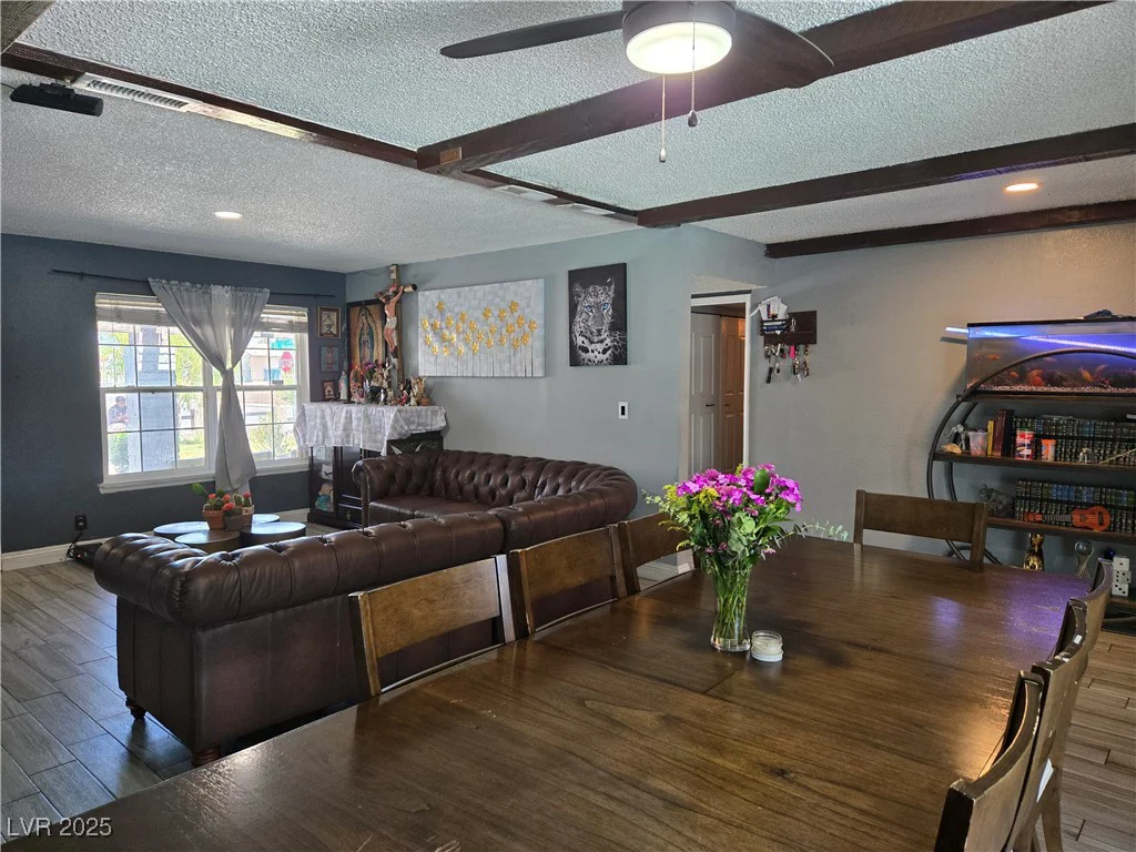 4823 El Tesoro, Las Vegas, NV 89121