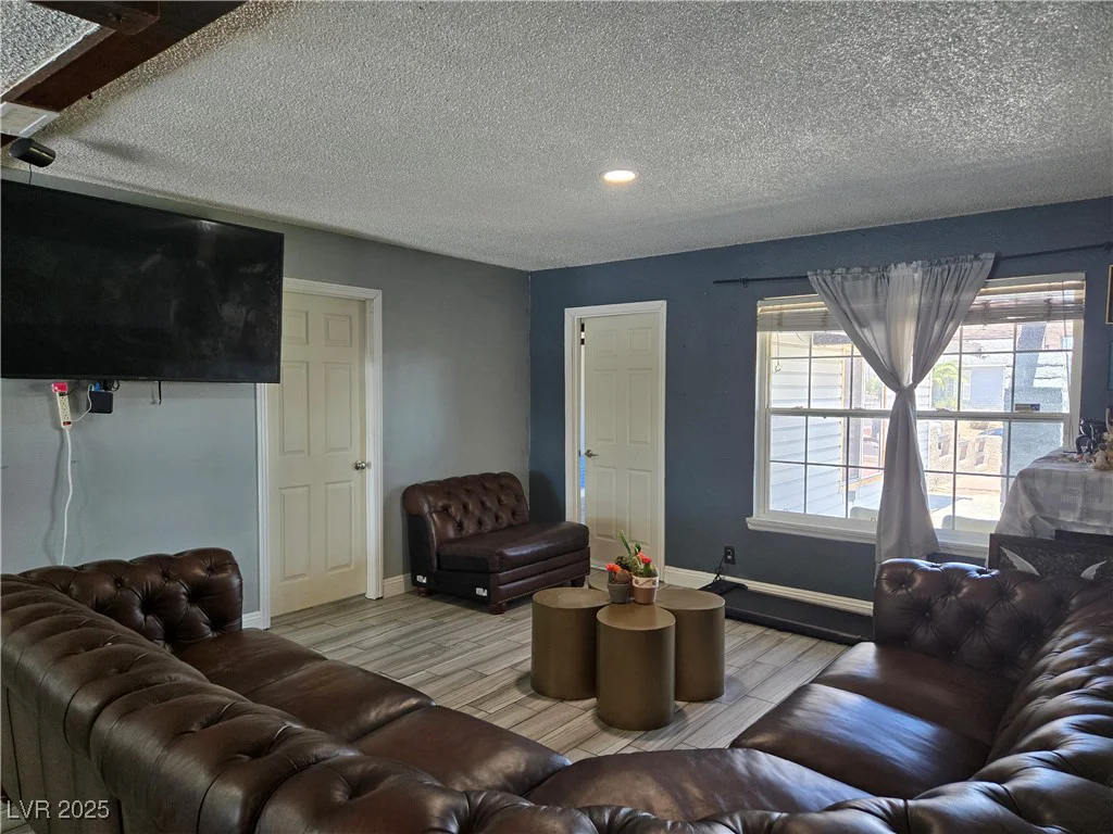 4823 El Tesoro, Las Vegas, NV 89121