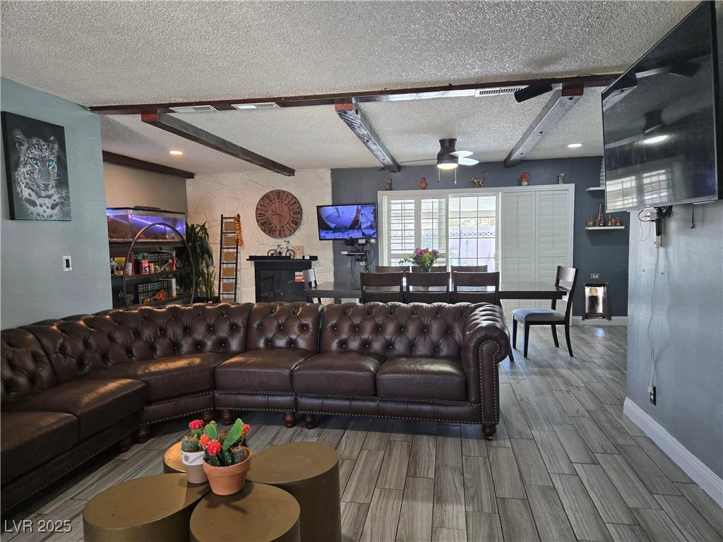 4823 El Tesoro, Las Vegas, NV 89121