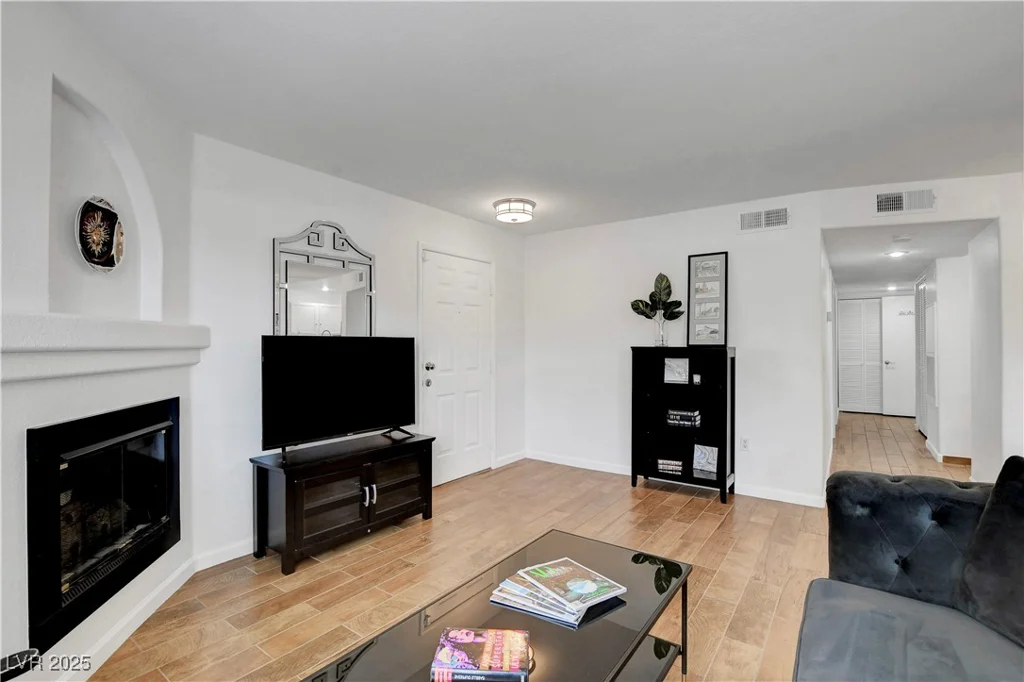 7950 Flamingo, Las Vegas, NV 89147