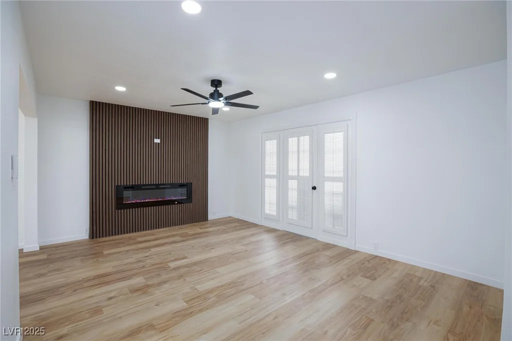 572 Tam O Shanter, Las Vegas, NV 89109