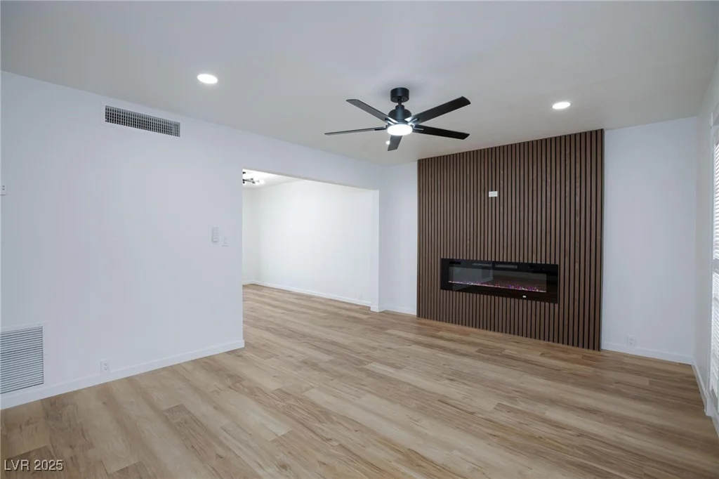 572 Tam O Shanter, Las Vegas, NV 89109