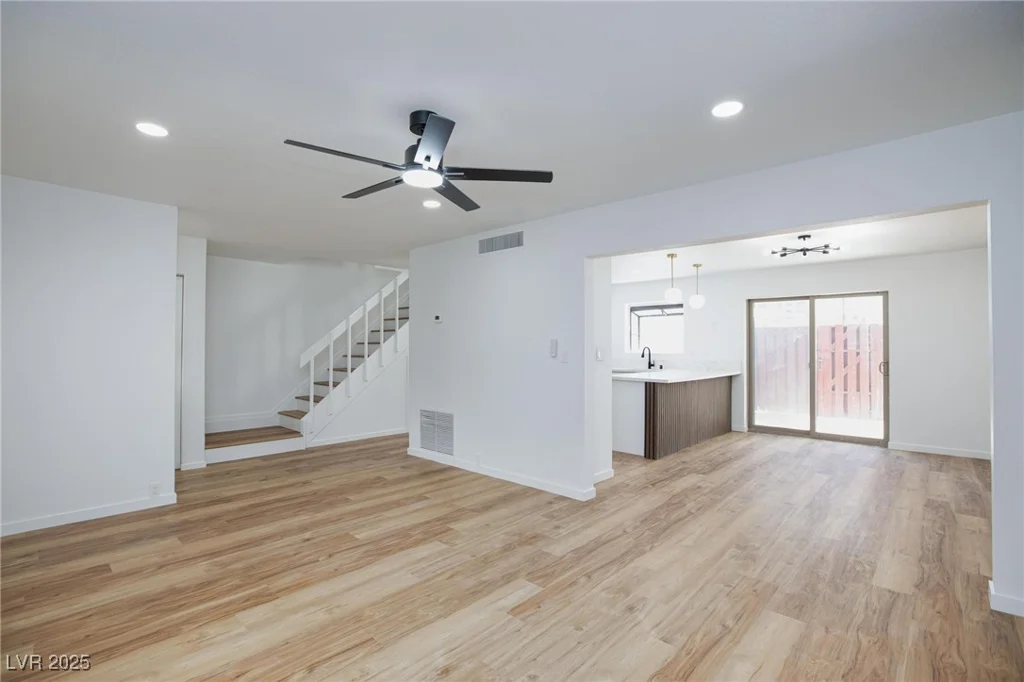 572 Tam O Shanter, Las Vegas, NV 89109