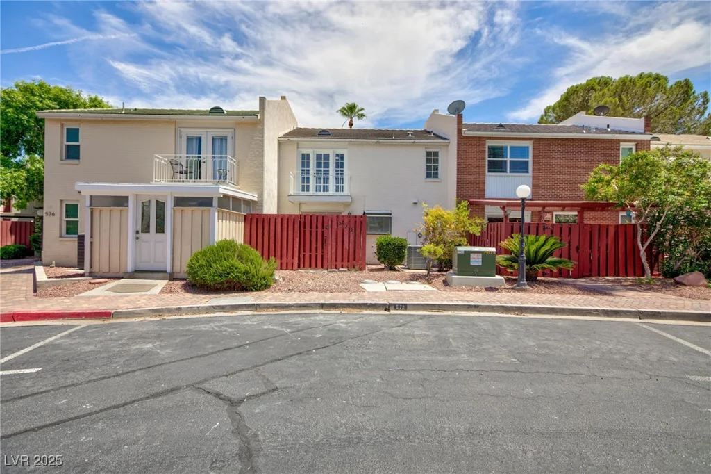 572 Tam O Shanter, Las Vegas, NV 89109