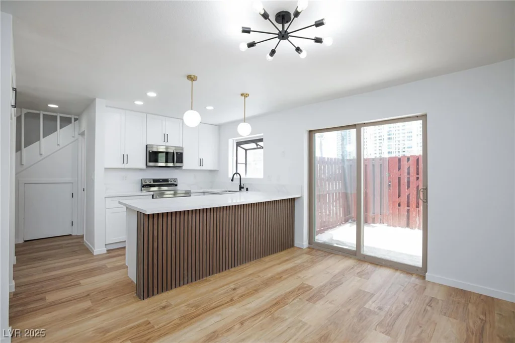 572 Tam O Shanter, Las Vegas, NV 89109