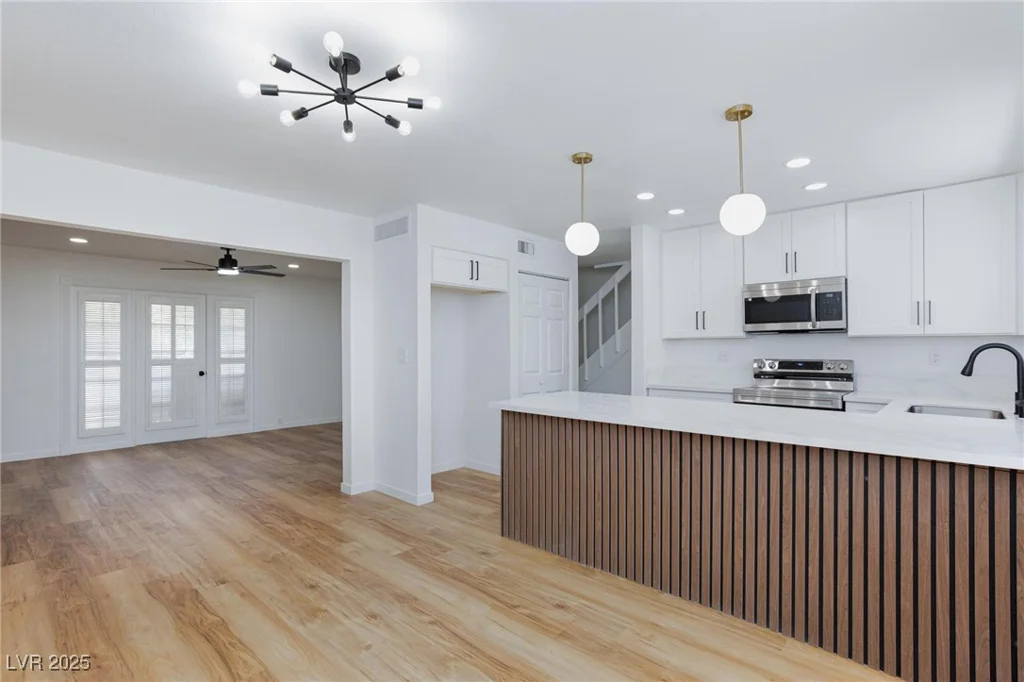 572 Tam O Shanter, Las Vegas, NV 89109