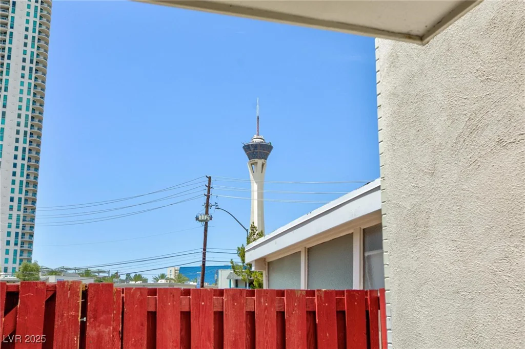 572 Tam O Shanter, Las Vegas, NV 89109