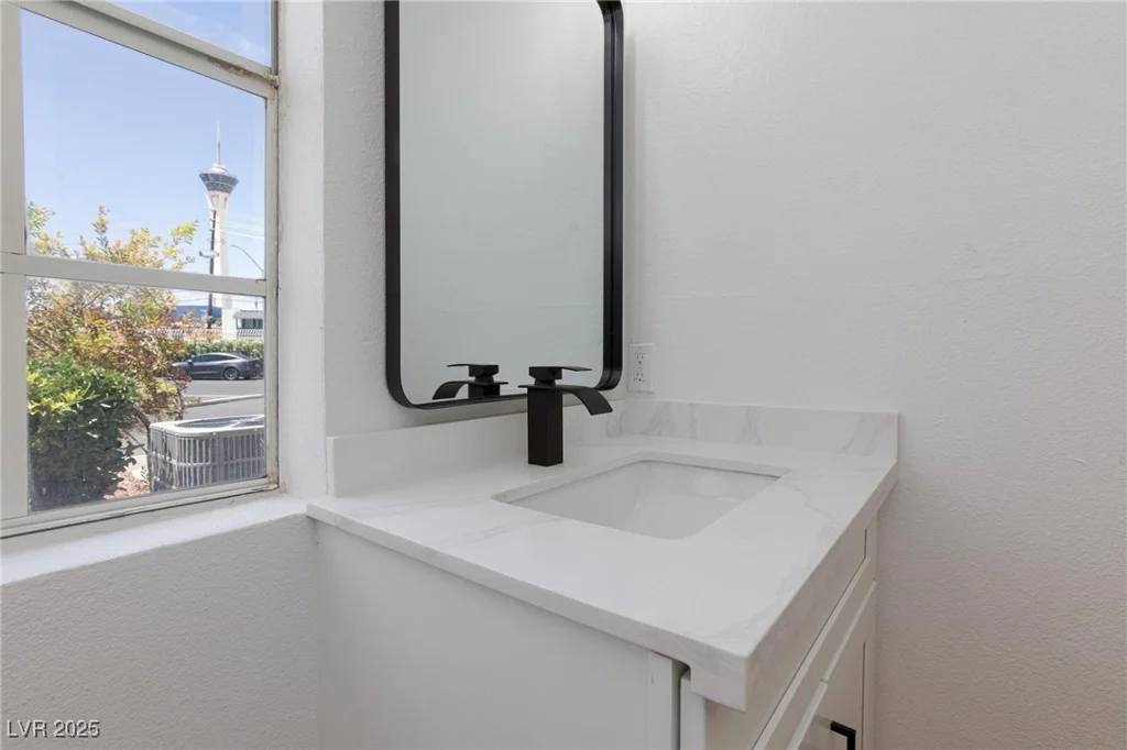 572 Tam O Shanter, Las Vegas, NV 89109