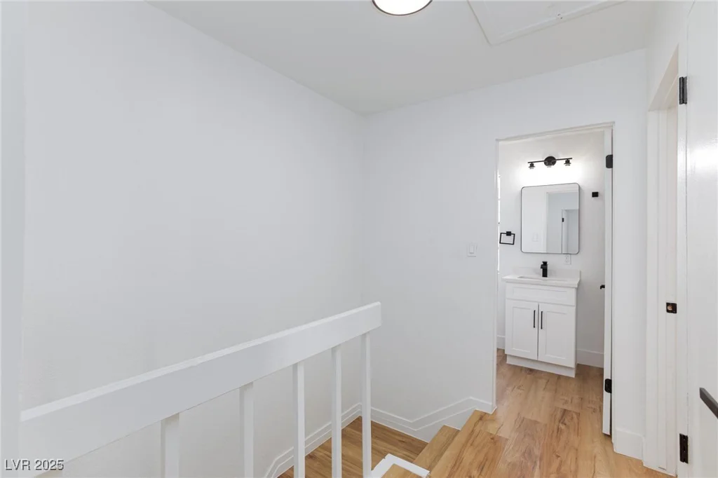572 Tam O Shanter, Las Vegas, NV 89109