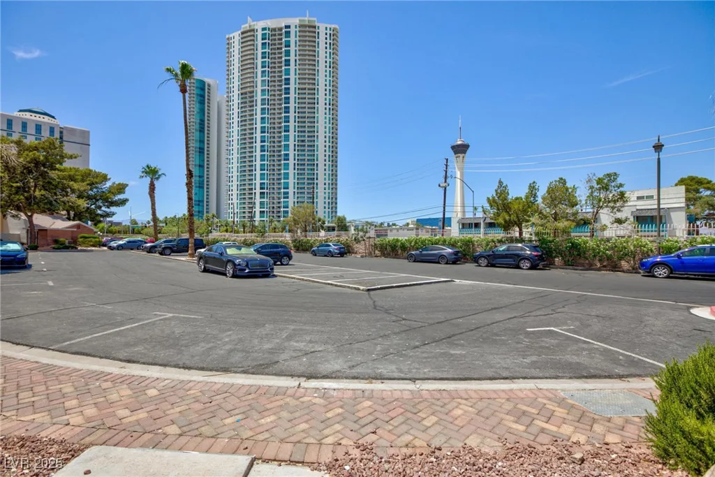 572 Tam O Shanter, Las Vegas, NV 89109