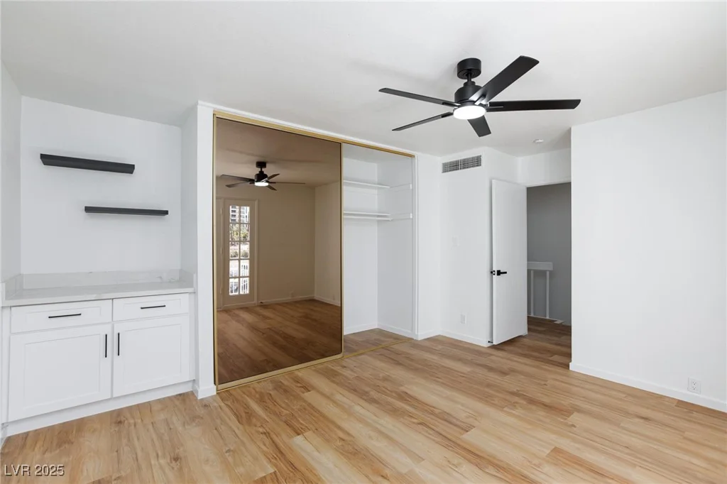 572 Tam O Shanter, Las Vegas, NV 89109