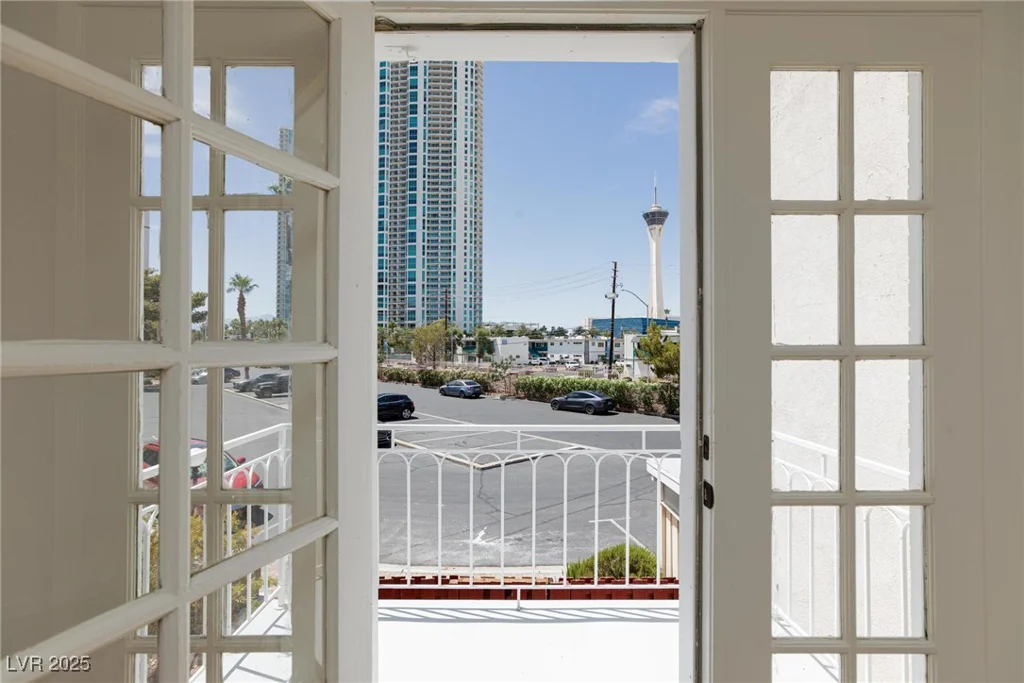 572 Tam O Shanter, Las Vegas, NV 89109