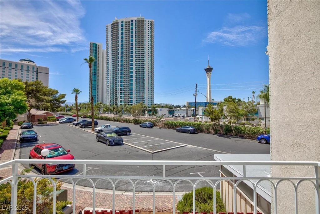 572 Tam O Shanter, Las Vegas, NV 89109