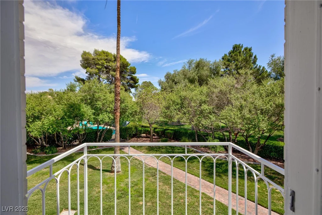 572 Tam O Shanter, Las Vegas, NV 89109