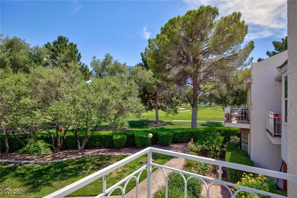 572 Tam O Shanter, Las Vegas, NV 89109