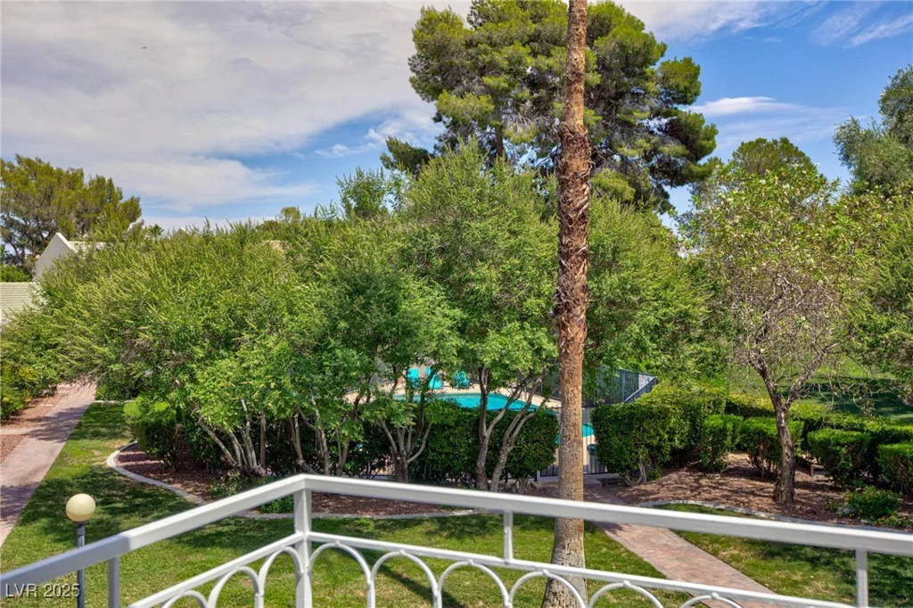 572 Tam O Shanter, Las Vegas, NV 89109