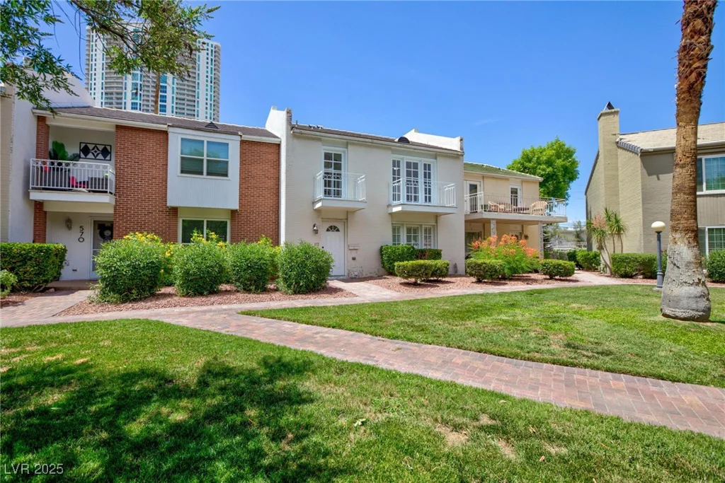 572 Tam O Shanter, Las Vegas, NV 89109