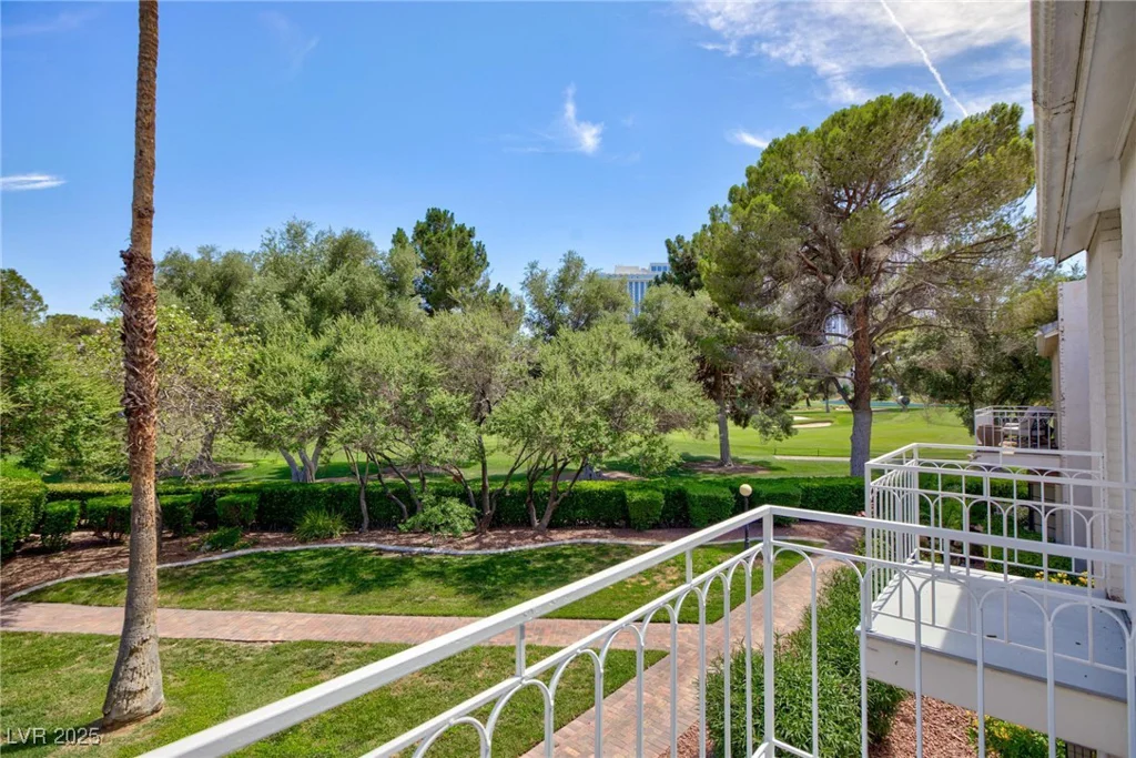 572 Tam O Shanter, Las Vegas, NV 89109