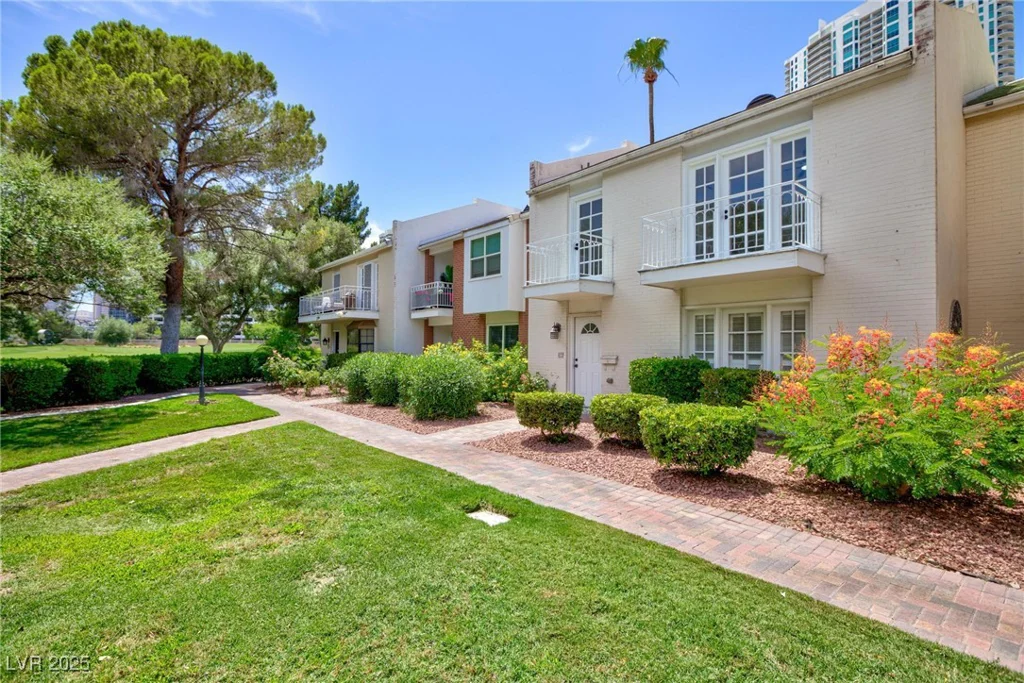 572 Tam O Shanter, Las Vegas, NV 89109