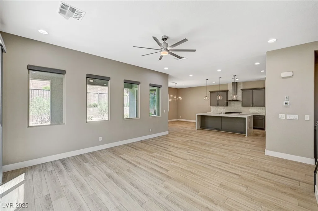 6433 Farness, Las Vegas, NV 89135